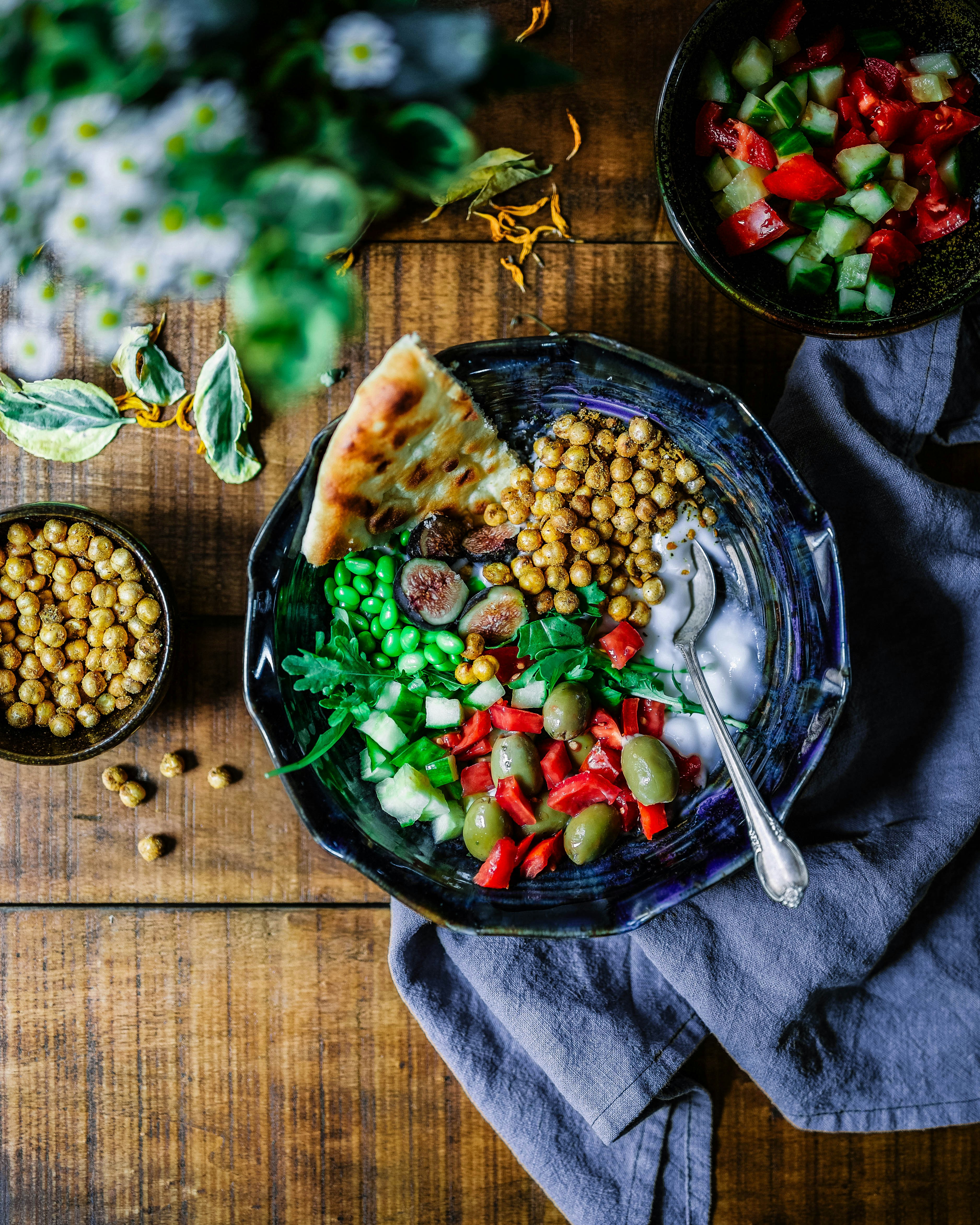 bowl of mediterranean food for nutrition icon